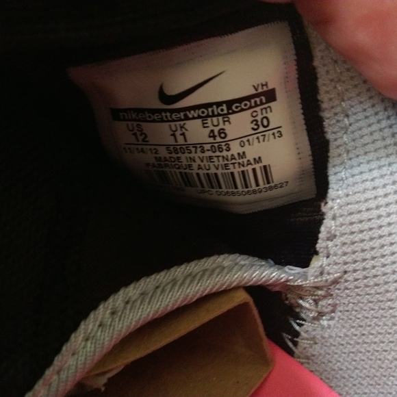 Nike Rosherun FB size 12 Black/Pink Flash/Mint/Chrome - Picture 7 of 7